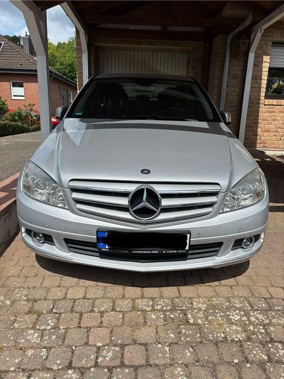 Silber Gebraucht 2010 Mercedes C180 Limousine | 9.600 € (Fairer Preis) - Bild 1/4