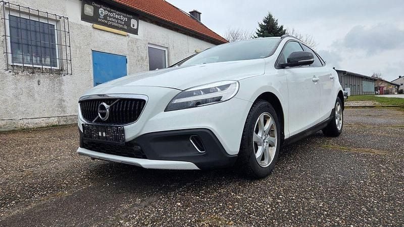 Gebraucht Volvo V40 CC 150 PS (110 kW) 2017 Weiß Kombi