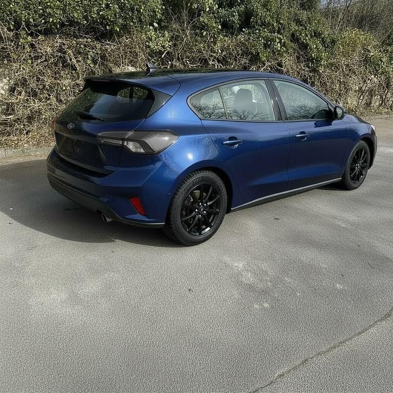 Gebraucht Ford Focus Trend 125 PS (91 kW) 2019 Blau Limousine