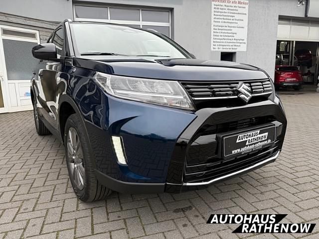 Sphere blue pearl metallic / c Neu 2025 Suzuki Vitara Comfort SUV | 27.940 € (Fairer Preis) - Bild 1/4
