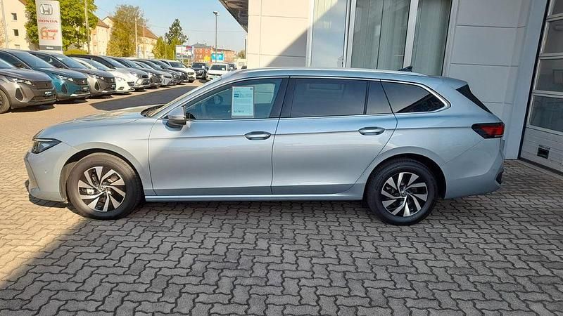 Gebraucht VW Passat 150 PS (110 kW) 2024 Silber Kombi