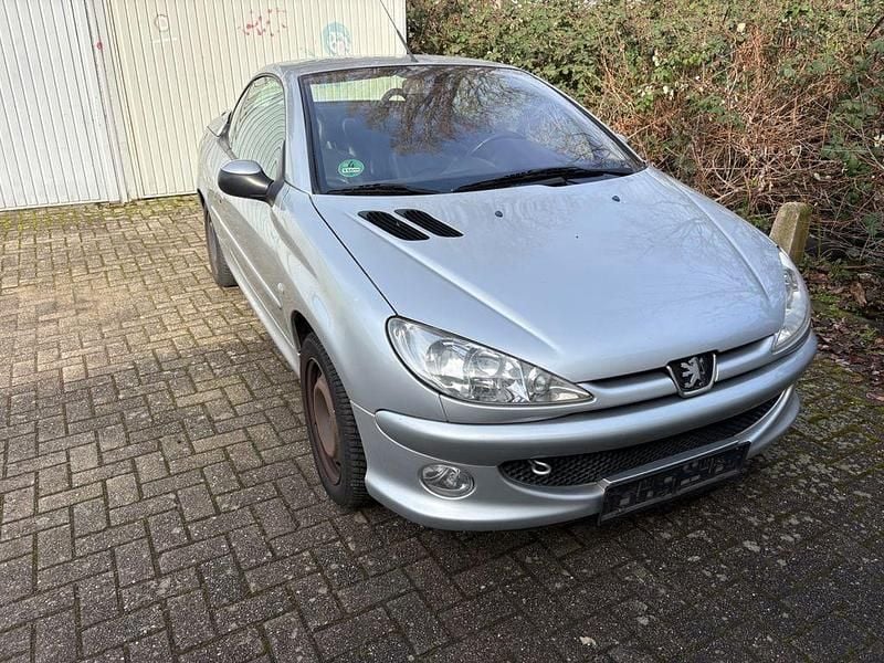 Gebraucht Peugeot 206 CC 109 PS (80 kW) 2003 Silber Cabrio