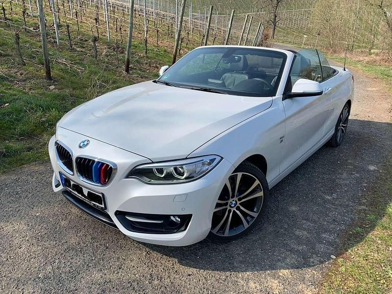 Weiß Gebraucht 2016 BMW 218 Sport Line Cabrio | 19.900 € (Fairer Preis) - Bild 1/4