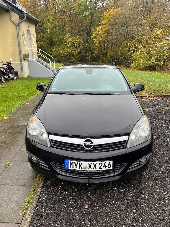 Schwarz Gebraucht 2009 Opel Astra GTC Limousine | 3.500 € (Fairer Preis) - Bild 1/4