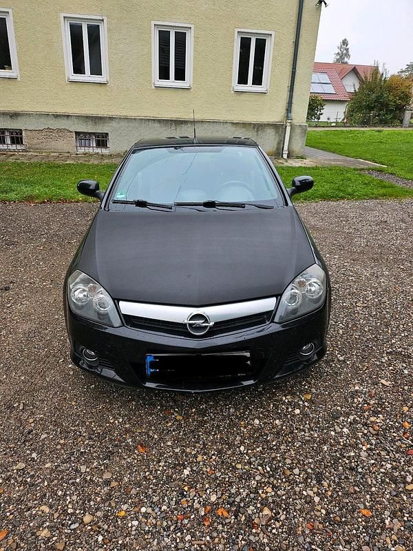 Schwarz Gebraucht 2005 Opel Tigra Cabrio | 2.100 € (Fairer Preis) - Bild 1/4