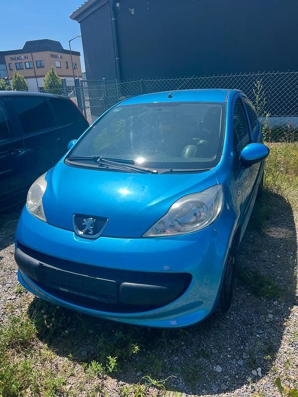 Blau Gebraucht 2006 Peugeot 107 Kleinwagen | 555 € - Bild 1/4
