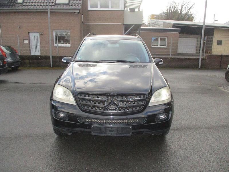 Gebraucht Mercedes ML320 224 PS (164 kW) 2008 Schwarz SUV