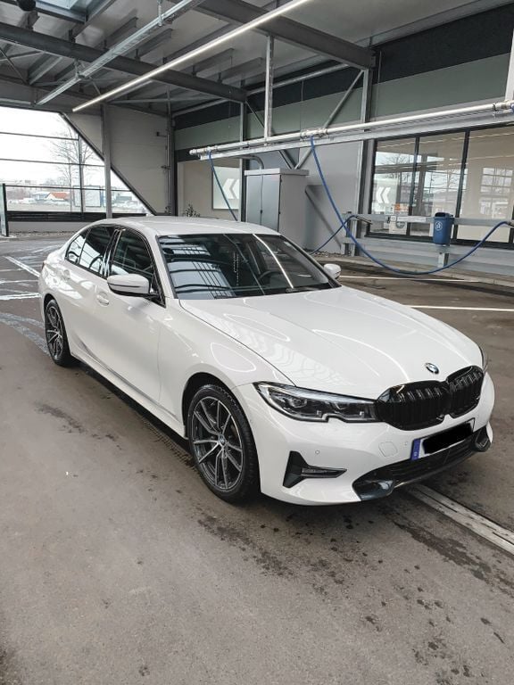 Weiß Gebraucht 2021 BMW 320 Sport Line Limousine | 26.499 € (Guter Preis) - Bild 1/4