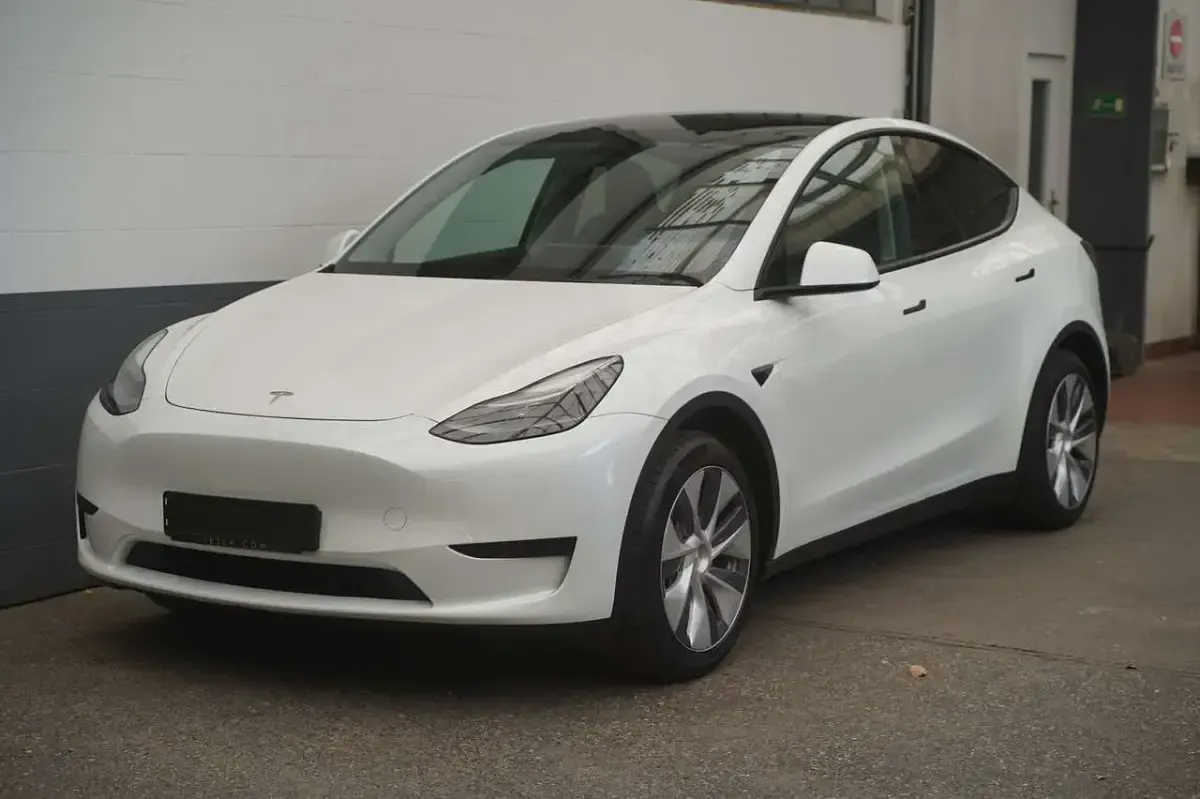 Gebraucht Tesla Model Y Standard Range 219 kW (299 PS) 2024 Weiß SUV