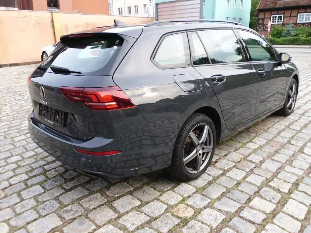 Gebraucht VW Golf VIII Life 116 PS (85 kW) 2024 Grau Kombi