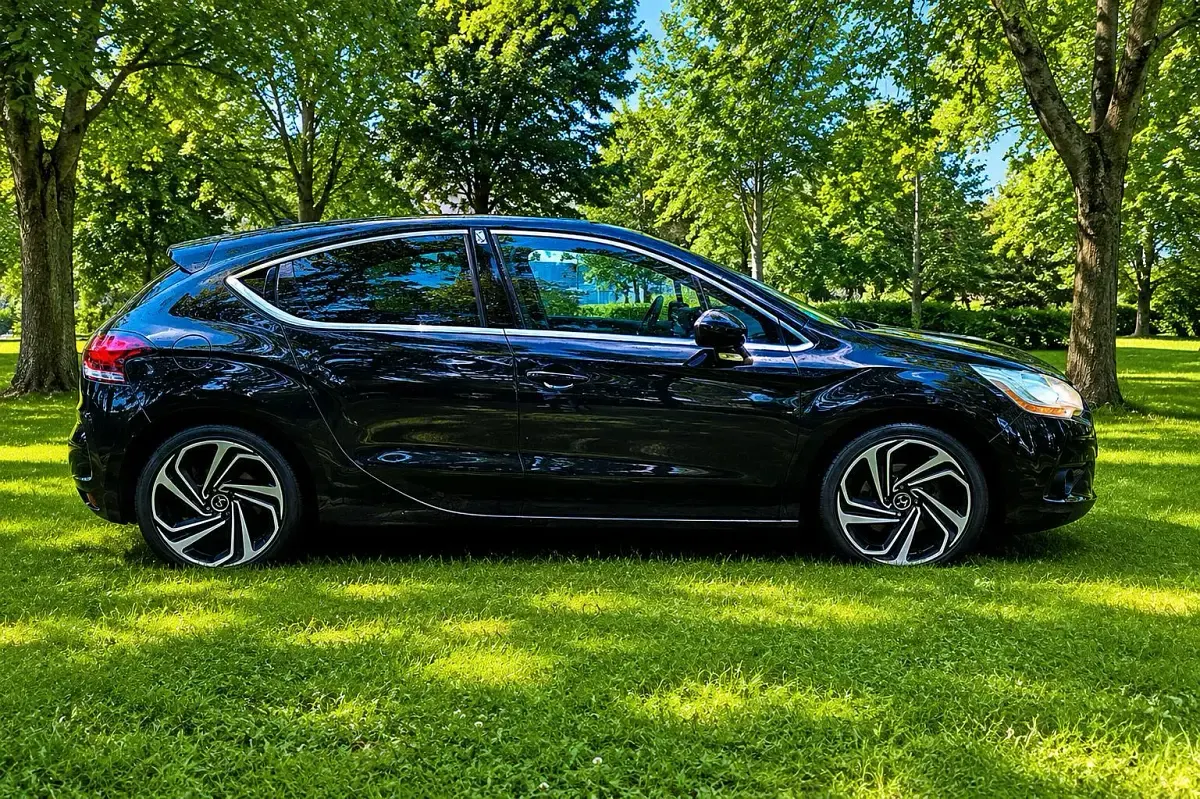 Gebraucht Citroën DS4 113 PS (83 kW) 2012 Schwarz Kleinwagen