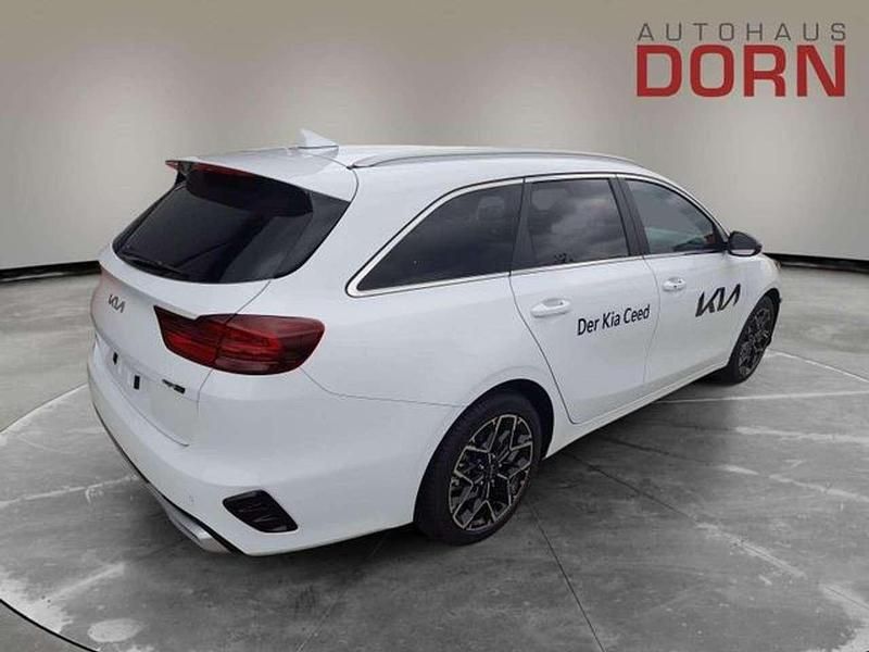 Neu Kia Ceed Spirit 140 PS (102 kW) 2025 Carraraweiss Kleinwagen