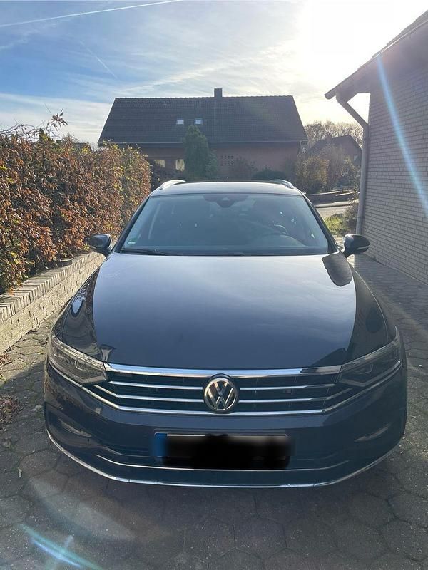 Grau Gebraucht 2019 VW Passat Kombi | 21.750 € (Fairer Preis) - Bild 1/4