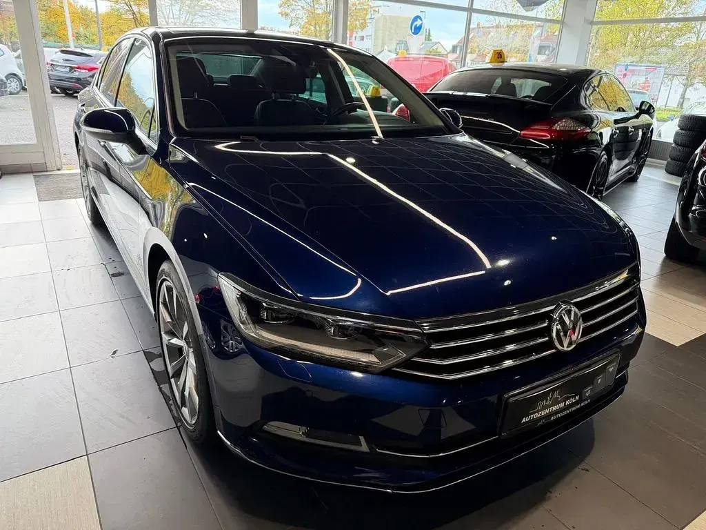 Gebraucht VW Passat Highline 220 PS (161 kW) 2017 Blau Limousine