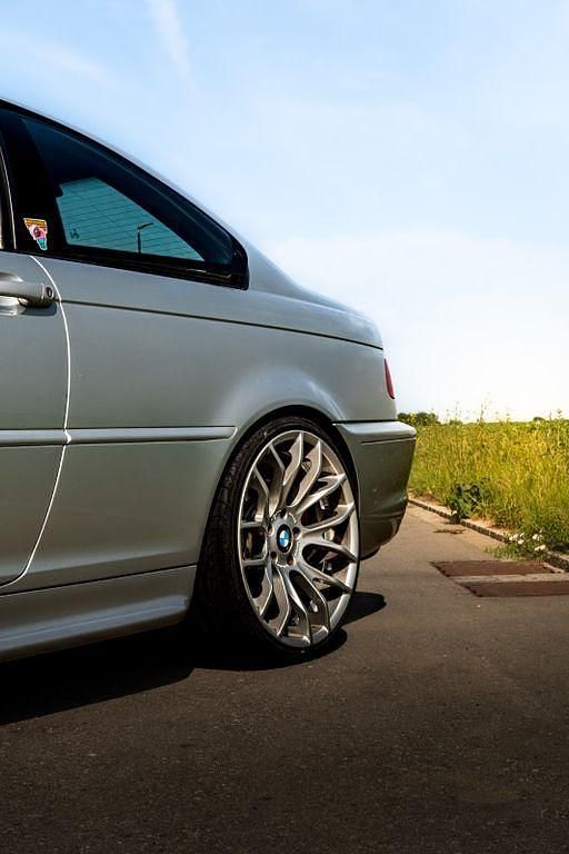 Second-hand BMW 330 Performance 231 CP (169 kW) 2001 Argintiu Coupe