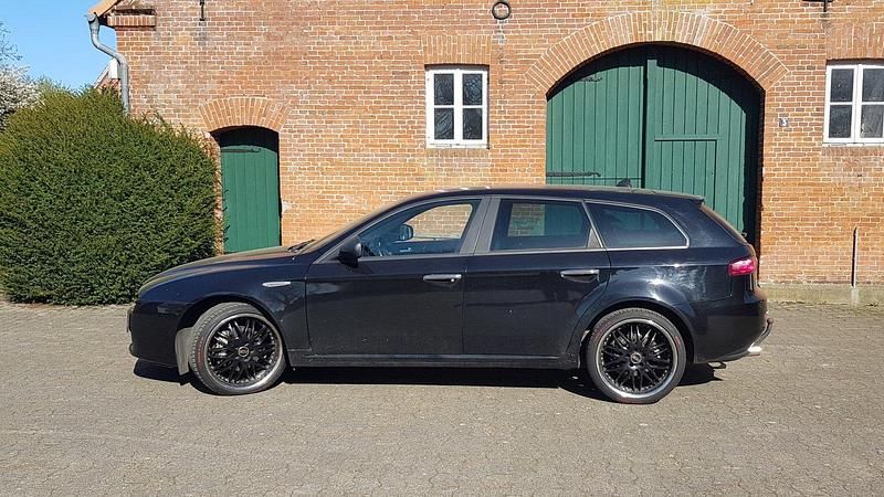 Schwarz Gebraucht 2011 Alfa Romeo 159 Super Kombi | 5.900 € (Fairer Preis) - Bild 1/4