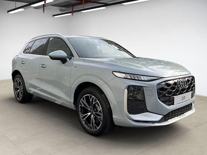 Neu Audi Q3 Sport 177 PS (130 kW) 2026 Grau SUV