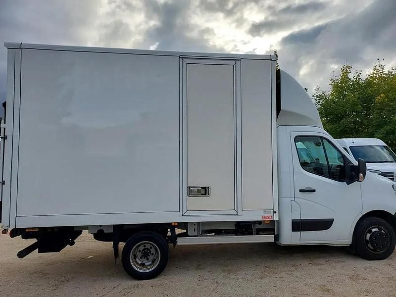 Second-hand Renault Master 120 CP (88 kW) 2020 Alb Monovolum