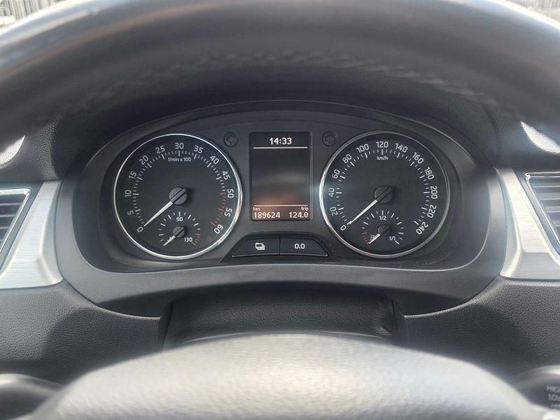 Gebraucht Skoda Rapid Elegance 90 PS (66 kW) 2015 Blau Kleinwagen