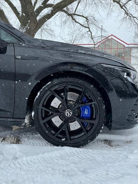 Gebraucht VW Golf VIII R 333 PS (244 kW) 2021 Schwarz Limousine