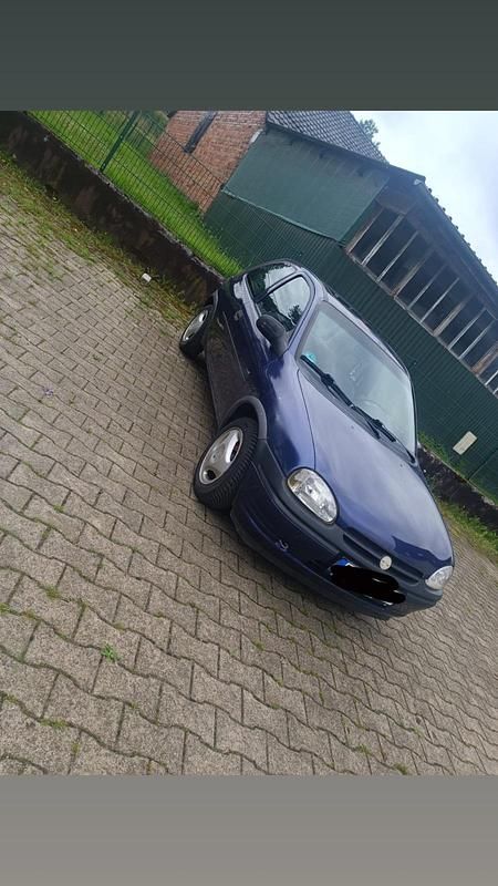 Blau Gebraucht 1996 Opel Corsa Kombi | 750 € (Fairer Preis) - Bild 1/4
