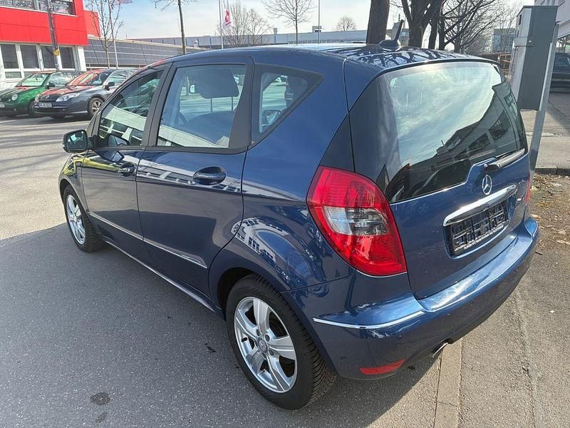 Gebraucht Mercedes A180 Avantgarde 116 PS (85 kW) 2010 Blau Limousine