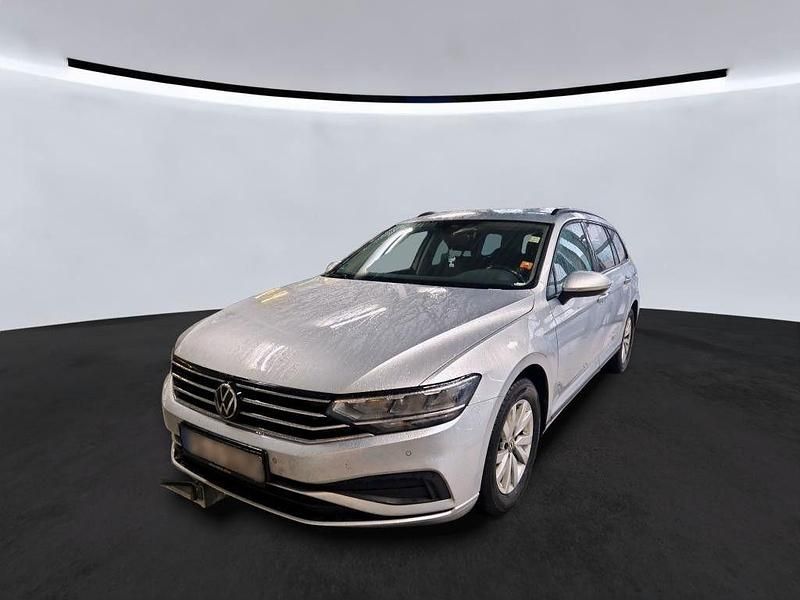 Gebraucht VW Passat Basis 150 PS (110 kW) 2022 Silber Kombi