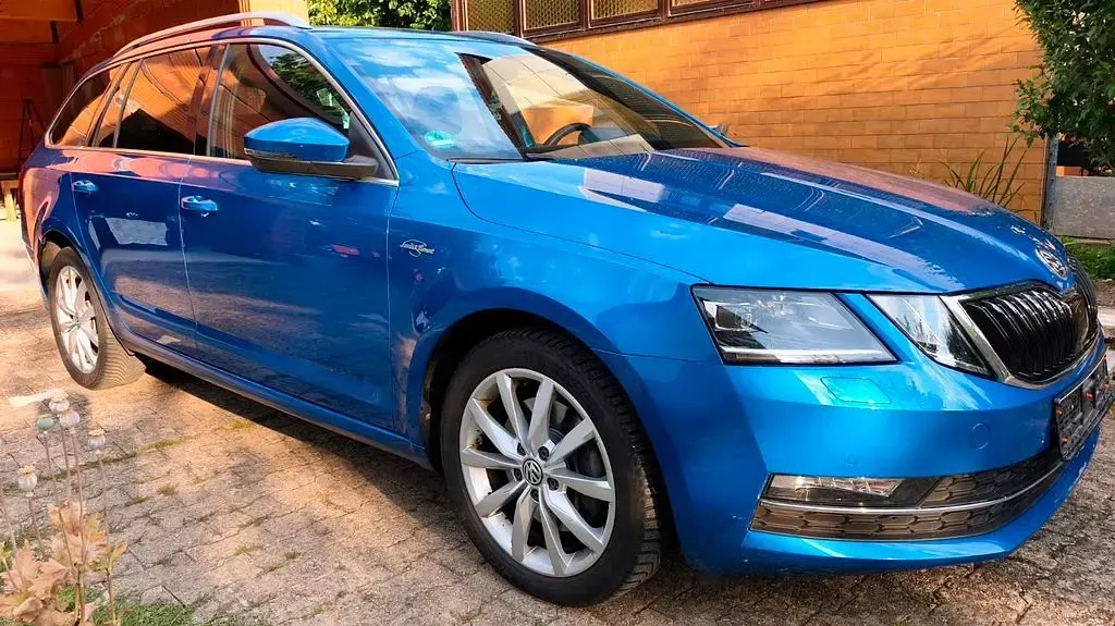 Gebraucht Skoda Octavia LAURIN & KLEMENT 184 PS (135 kW) 2019 Blau Kombi