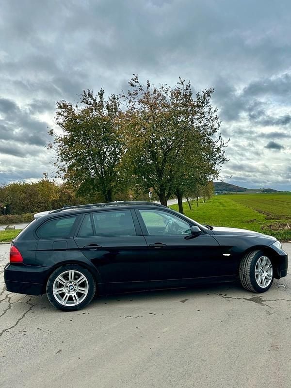 Gebraucht BMW 320 163 PS (119 kW) 2007 Schwarz Kombi
