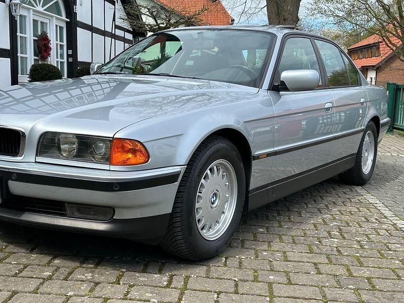 Silber Gebraucht 1997 BMW 735 Limousine | 9.500 € (Superpreis) - Bild 1/4