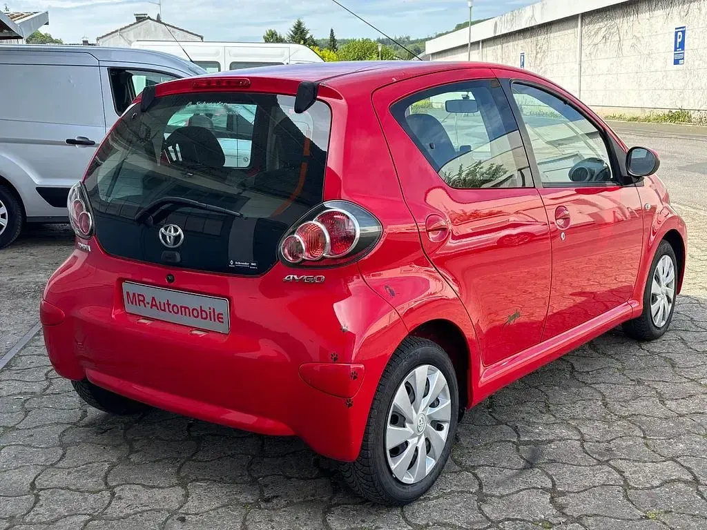 Używany Toyota Aygo Cool 68 KM (50 kW) 2012 Czerwony Hatchback