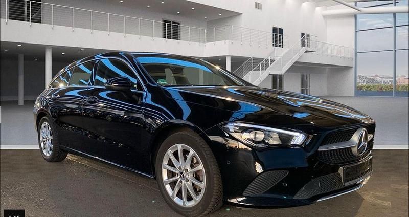 Kosmosschwarz metalliclack Gebraucht 2020 Mercedes CLA180 Progressive Limousine | 21.890 € (Superpreis) - Bild 1/4