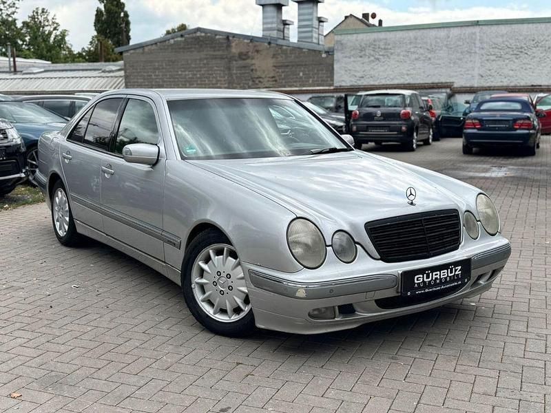 Silber Gebraucht 2000 Mercedes E270 Elegance Limousine | 2.600 € - Bild 1/4