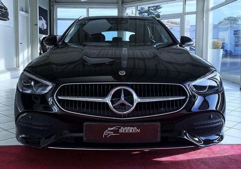Gebraucht Mercedes C220 197 PS (144 kW) 2023 Schwarz Limousine