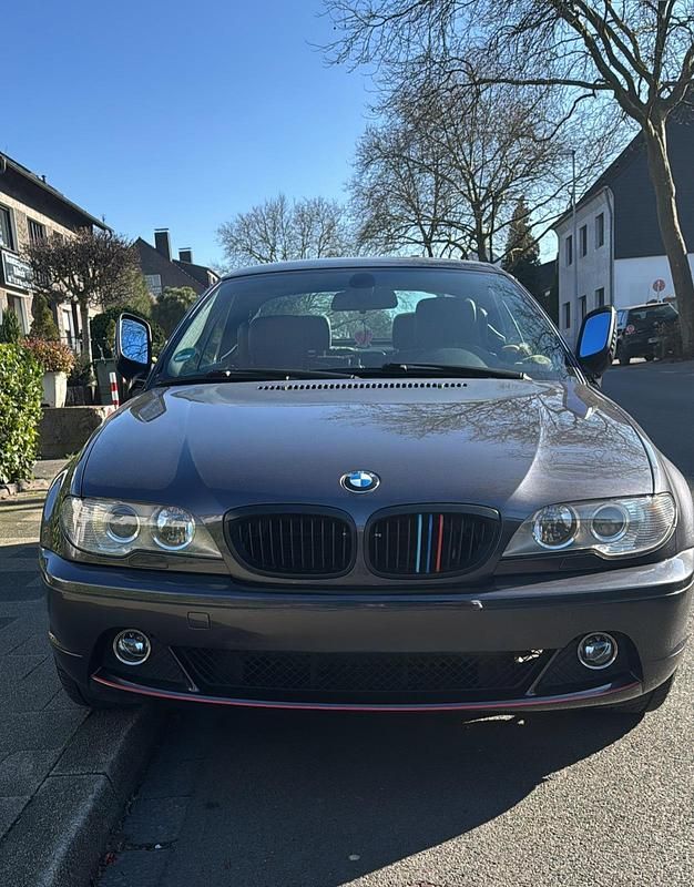 Grün Gebraucht 2004 BMW 325 Cabriolet Cabrio | 12.000 € (Etwas zu teuer) - Bild 1/4