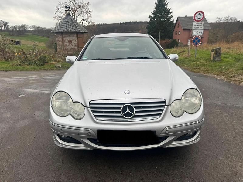Grau Gebraucht 2006 Mercedes C200 Coupé | 3.650 € (Fairer Preis) - Bild 1/4