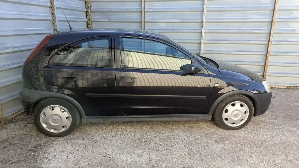 Usata Opel Corsa 75 CV (55 kW) 2002 Nero Utilitaria
