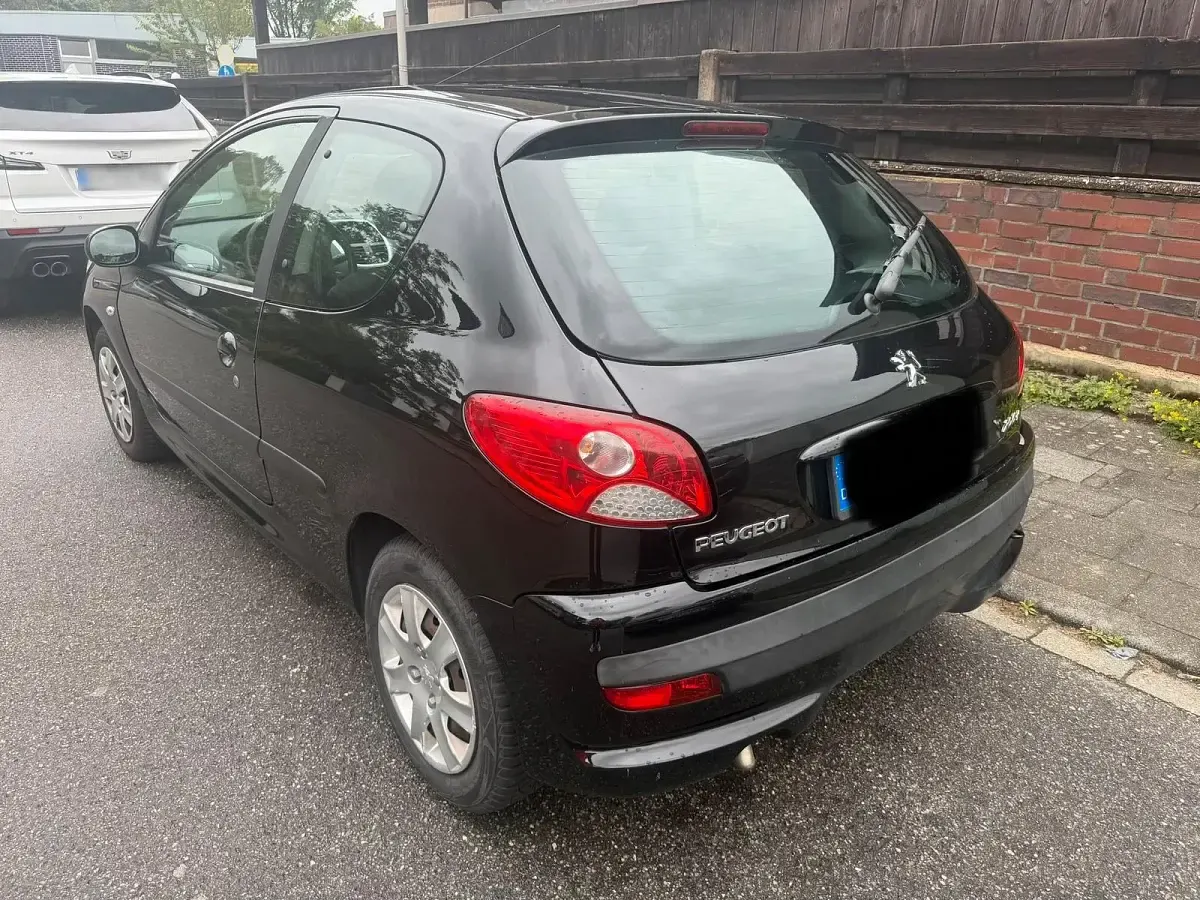Gebraucht Peugeot 206 75 PS (55 kW) 2009 Schwarz Limousine