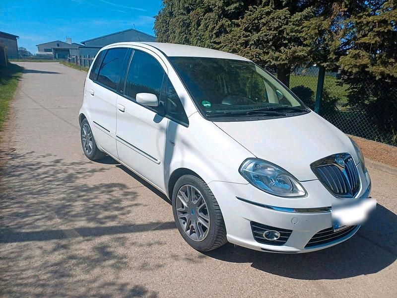 Gebraucht Lancia Musa 95 PS (69 kW) 2008 Weiß Van / Kleinbus