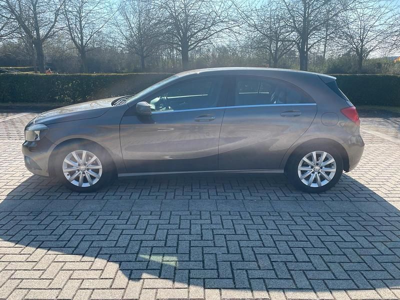 Gebraucht Mercedes A180 109 PS (80 kW) 2013 Braun Kleinwagen