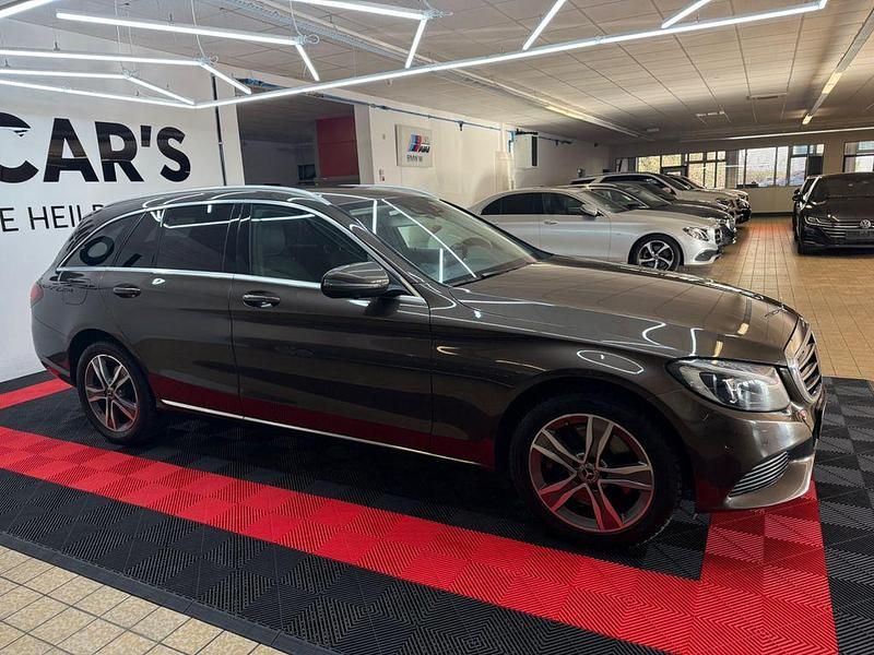 Gebraucht Mercedes C250 204 PS (150 kW) 2018 Braun Limousine