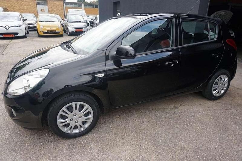 Schwarz Gebraucht 2009 Hyundai i20 Classic Kleinwagen | 4.980 € (Teuer) - Bild 1/4