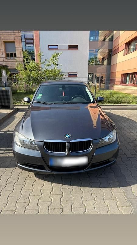 Gebraucht BMW 318 141 PS (103 kW) 2007 Grau Limousine
