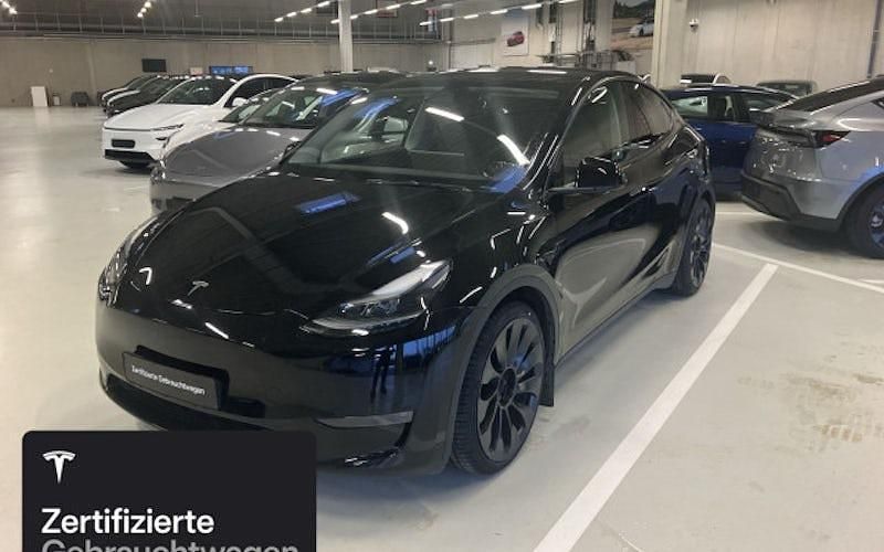 Schwarz Gebraucht 2022 Tesla Model Y Performance SUV | 39.200 € (Etwas zu teuer) - Bild 1/4