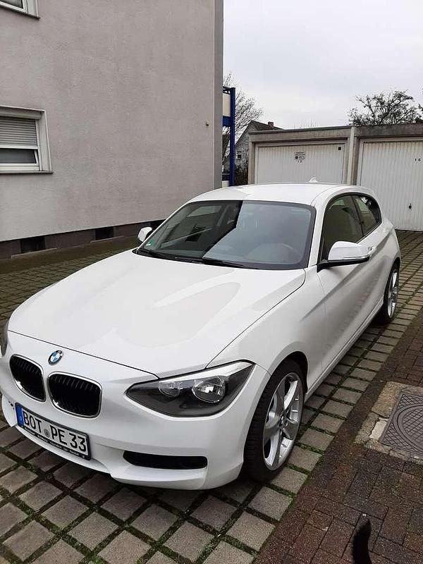 Weiß Gebraucht 2012 BMW 114 Advantage Kleinwagen | 6.900 € (Fairer Preis) - Bild 1/4
