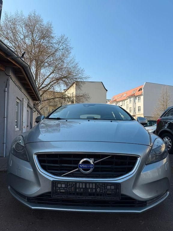 Gebraucht Volvo V40 You! 114 PS (83 kW) 2014 Silber Limousine