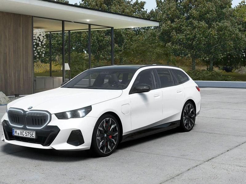 Neu BMW 550e Performance 489 PS (359 kW) 2026 Weiß Limousine