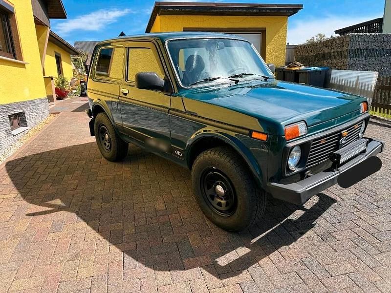 Second-hand Lada niva 83 CP (61 kW) 2012 Verde SUV