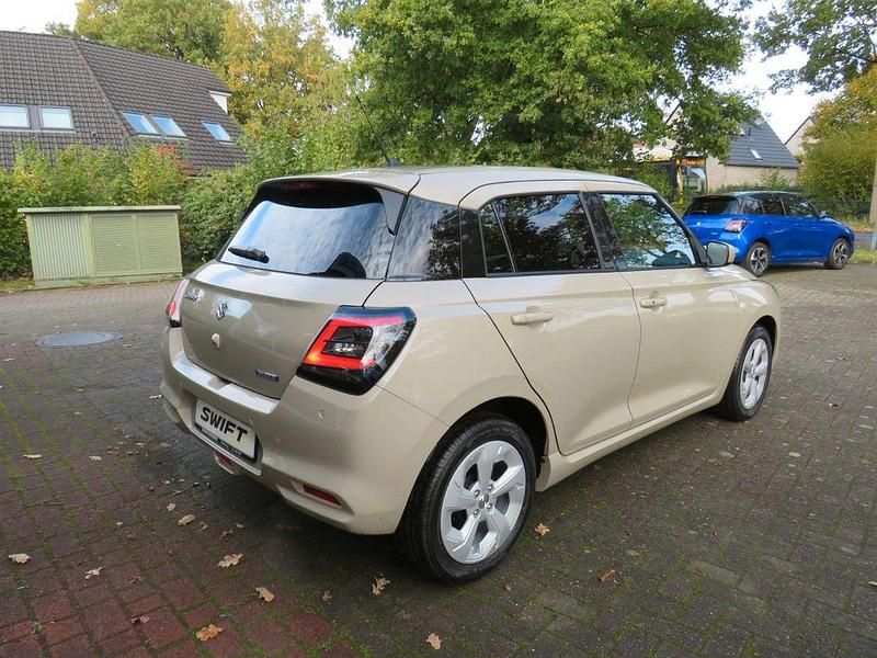 Neu Suzuki Swift Comfort 83 PS (61 kW) 2025 Beige Limousine