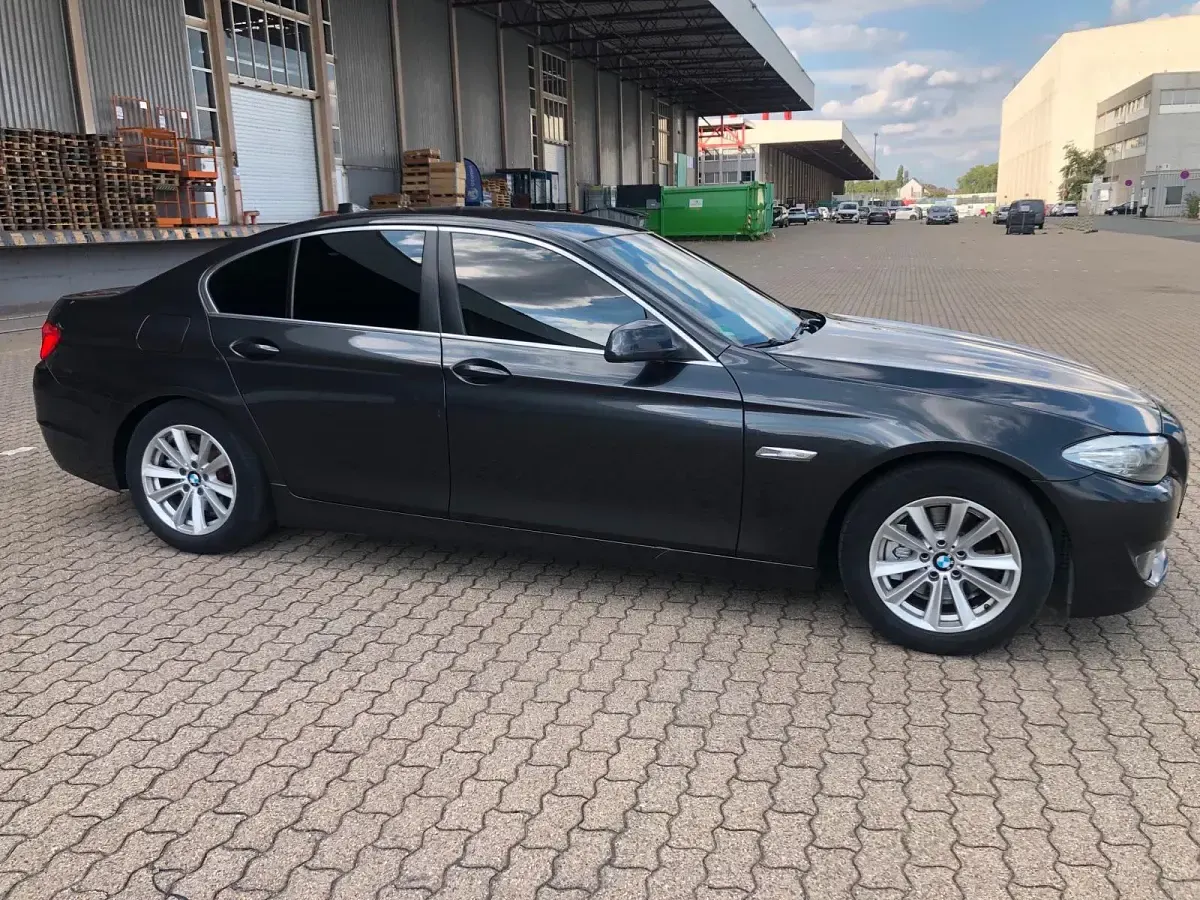 Gebraucht BMW 520 163 PS (119 kW) 2012 Schwarz Limousine